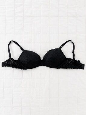 Victoria Secret Black Lace Underwire Bra 38D Lightly Padded Like New